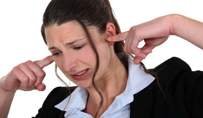 经常耳鸣听不清别大意 不及时就诊会致听力损伤